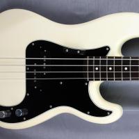 Fender pb70 wh japan 11 