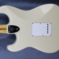 Fender st72 wh 2000 japan 10 
