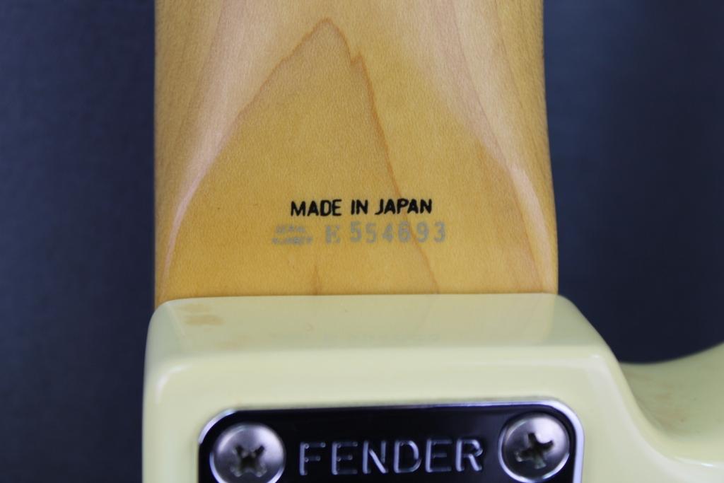Serie e de 1985 avec une plaque fender je suis pas sur que ce soit reglo