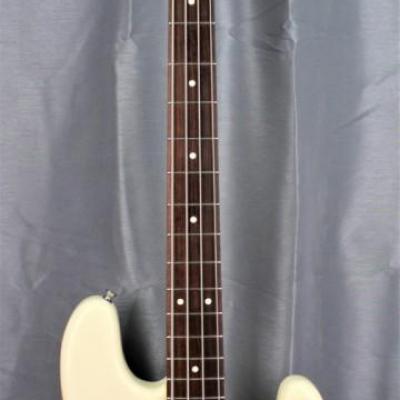 VENDUE... FENDER Precision Bass PB'62 RI White 2002 japon import *OCCASION*
