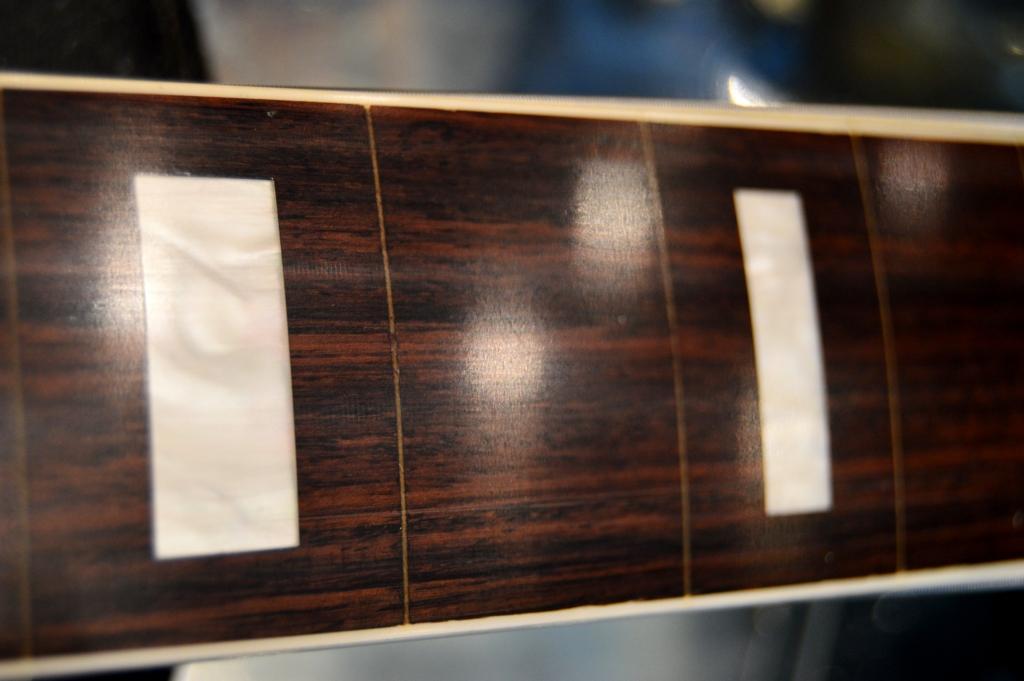 Touche pas en bois matiere sythetique comme sur lp qu on avait eu